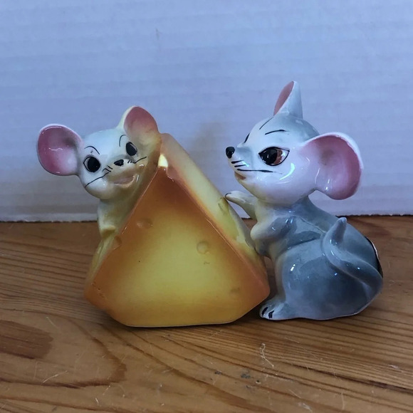 Vtg Anthropomorphic Mice Salt and  Pepper Shakers - Picture 1 of 9